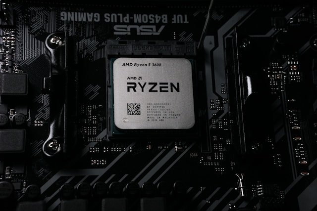 AMD RYZEN 7 9800X3D